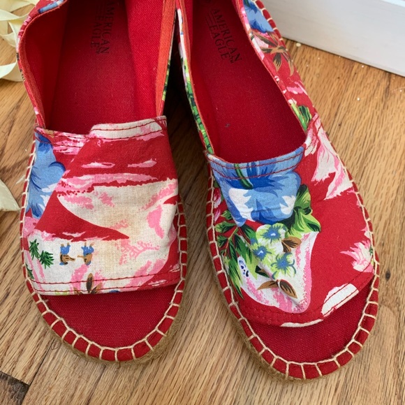 American Eagle Red Hawaiian Platform Espadrilles - Picture 3 of 10